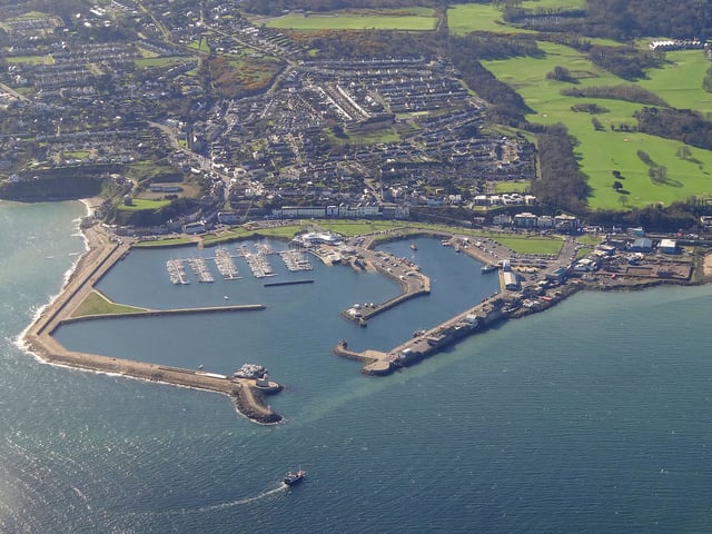 1200px-Howth-From-Plane-2012.jpg